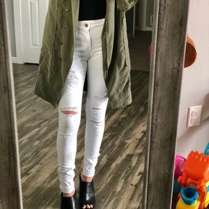 White distressed jeans